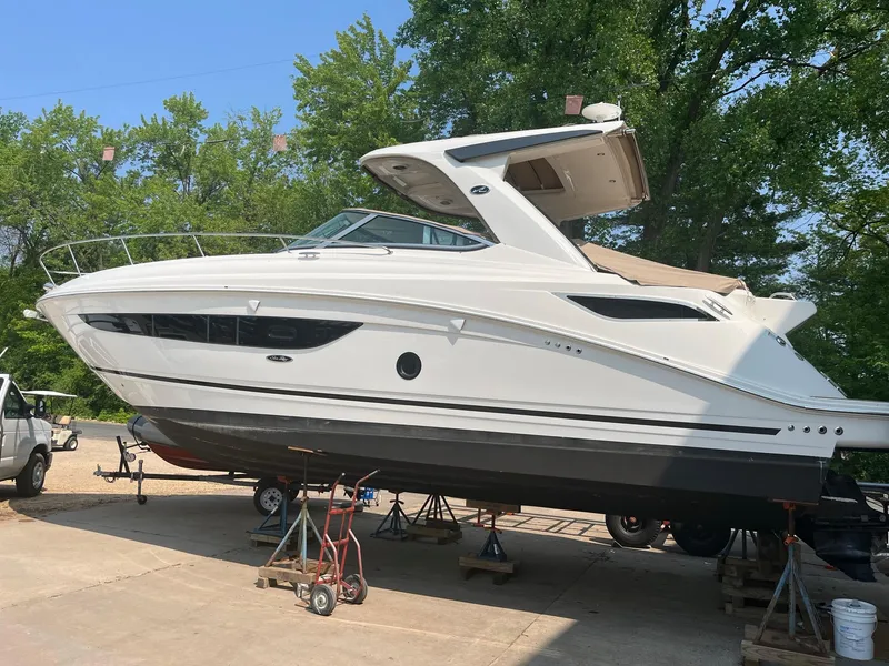 Slide: The Image of Sea Ray Sundancer 350 2018 - 70