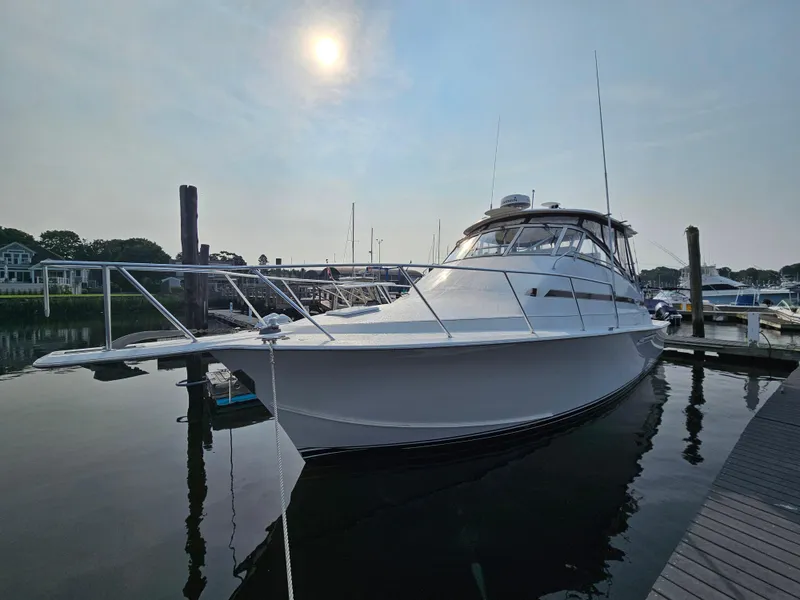 Slide: The Image of 1998 Ocean Yachts 40 docked under a bright sun, reflecting on calm water. - 0