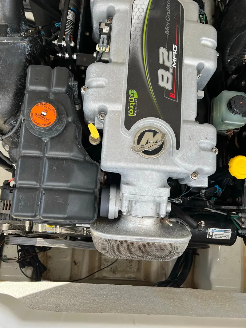 Slide: The Image of 2011 Sea Ray 270 SLX engine, featuring a powerful 8.2 MAG motor. - 37