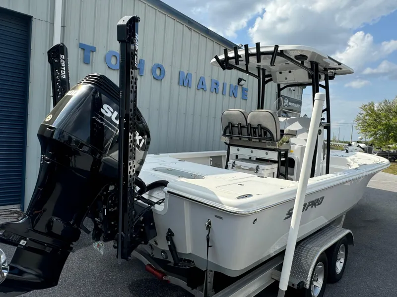 Slide: The Image of 2024 Sea Pro 248 boat with Suzuki engine at Toho Marine dealership. - 23