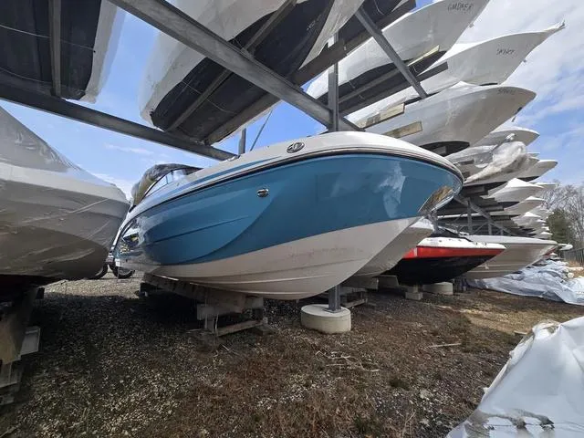 The Image of Hurricane SunDeck 2600 OB 2025 - undefined