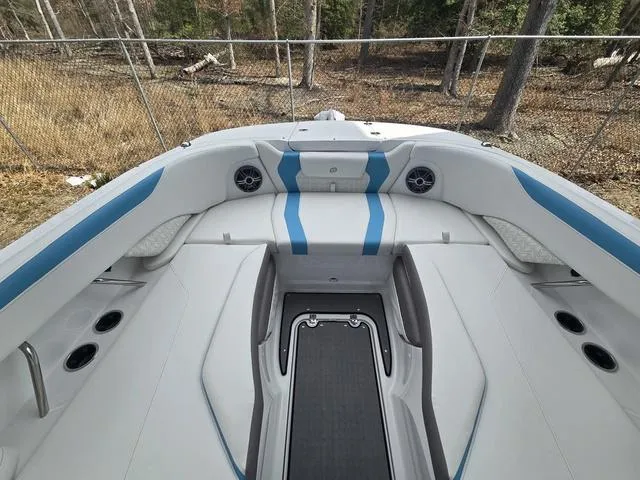 Slide: The Image of Hurricane SunDeck 2600 OB 2025 - 10