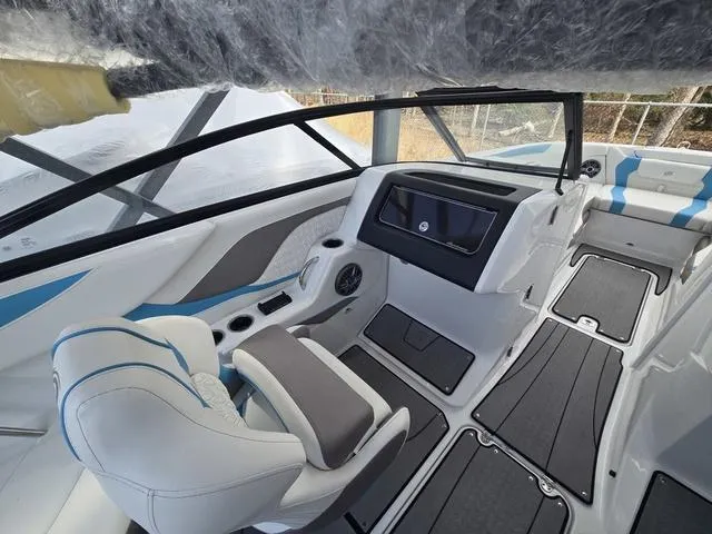 Slide: The Image of Hurricane SunDeck 2600 OB 2025 - 8