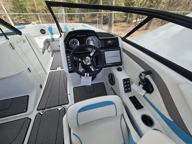 Slide: The Image of Hurricane SunDeck 2600 OB 2025 - 9