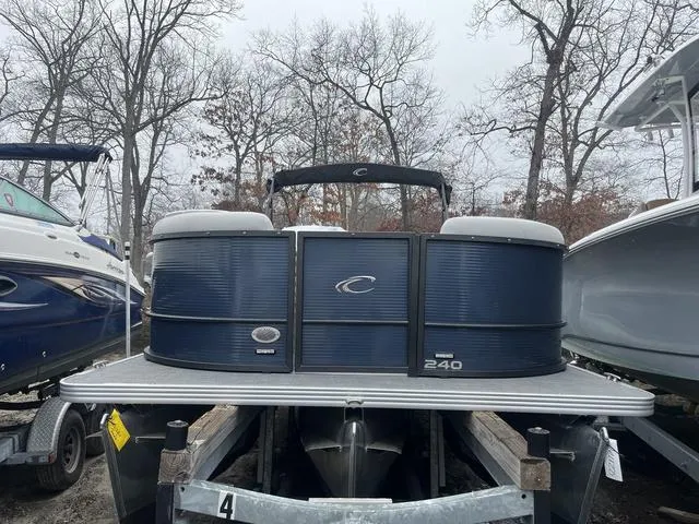 Slide: The Image of Crest Classic DLX 240 SLS CPT 2024 - 3