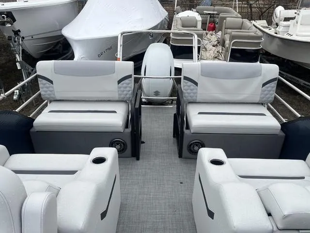 Slide: The Image of Crest Classic DLX 240 SLS CPT 2024 - 6