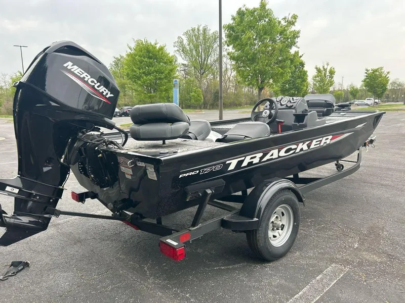 Slide: The Image of Tracker Pro 170 2025 - 63