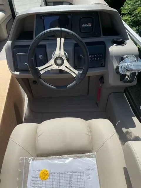 Slide: The Image of 2025 Sun Tracker SportFish 22 DLX pontoon boat with spacious seating and modern design. - 5