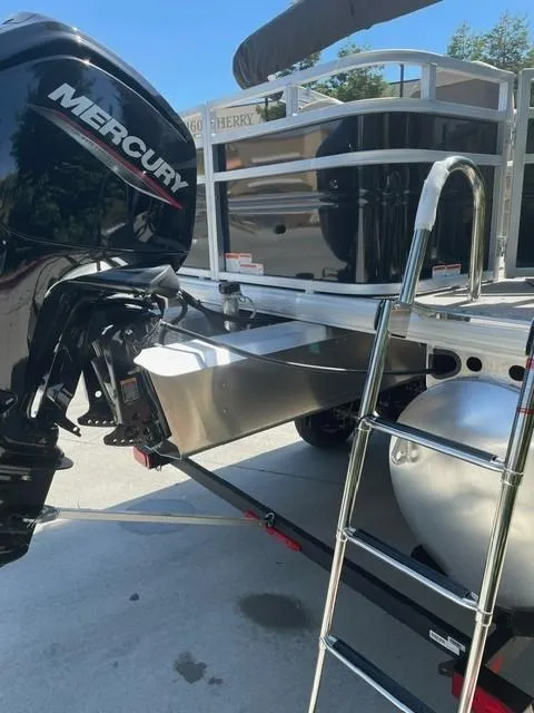 Slide: The Image of 2025 Sun Tracker SportFish 22 DLX boat with comfortable seating and cup holders. - 7