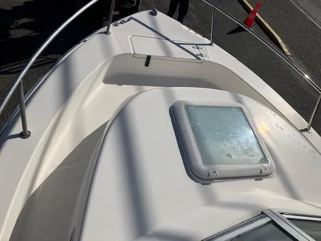 Slide: The Image of 2005 Sea Hunt Victory 225 boat deck with hatch and railing in sunlight. - 14