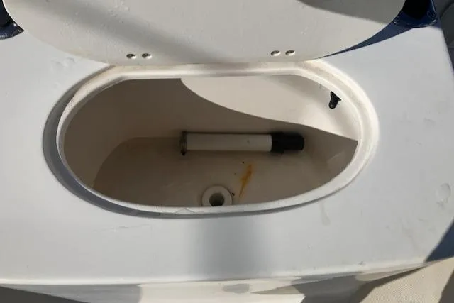 Slide: The Image of Livewell compartment in a 2005 Sea Hunt Victory 225 boat. - 16