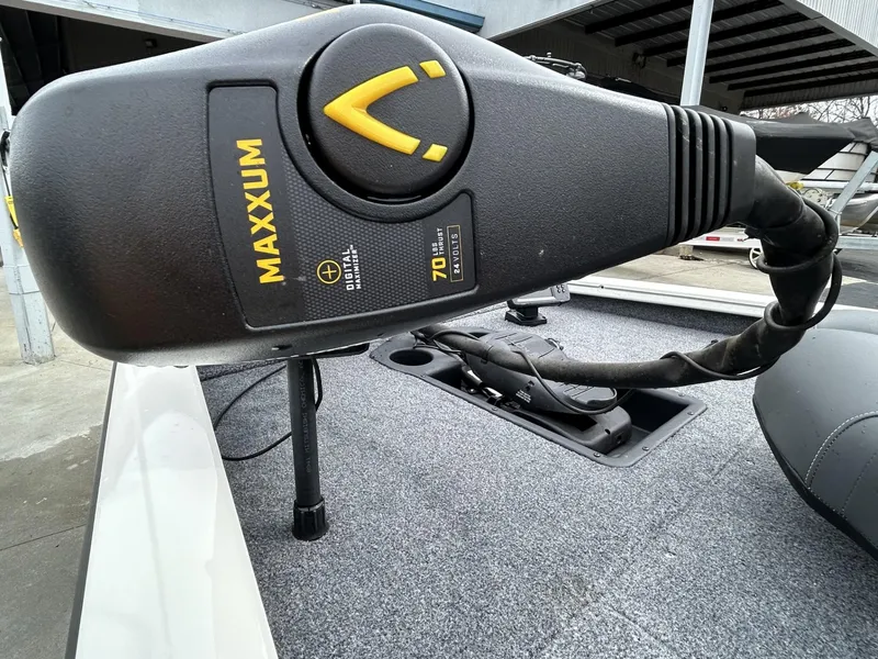 Slide: The Image of 2022 Bass Tracker PRO TEAM 175 TXW with Maxxum trolling motor on deck. - 12