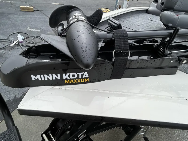 Slide: The Image of Minn Kota Maxxum trolling motor on 2022 Bass Tracker PRO TEAM 175 TXW boat. - 9