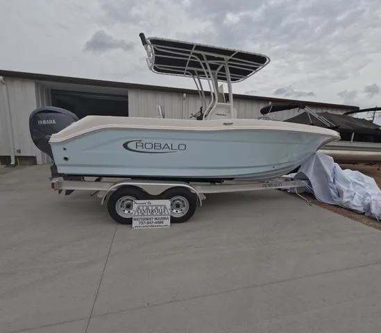 The Image of Robalo R200 In stock trailer included 2025 - 1