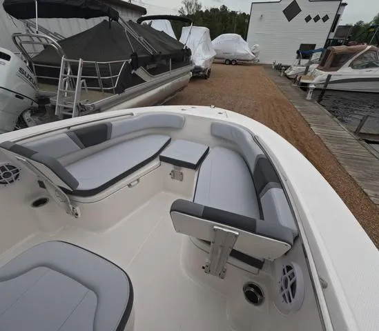 Slide: The Image of Robalo R200 In stock trailer included 2025 - 19