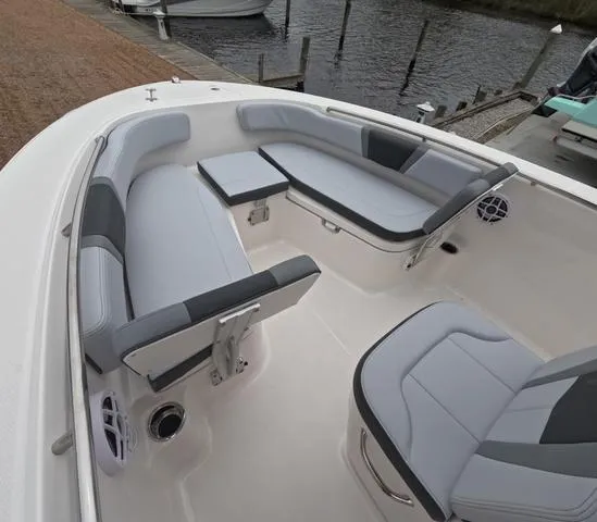 Slide: The Image of Robalo R200 In stock trailer included 2025 - 20