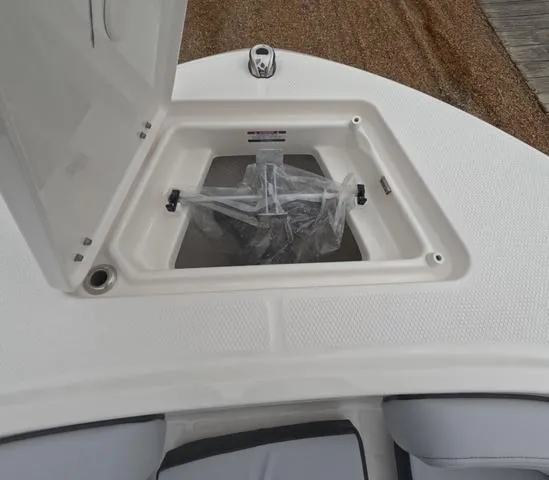 Slide: The Image of Robalo R200 In stock trailer included 2025 - 23