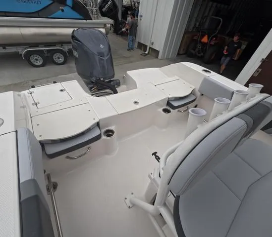 Slide: The Image of Robalo R200 In stock trailer included 2025 - 6