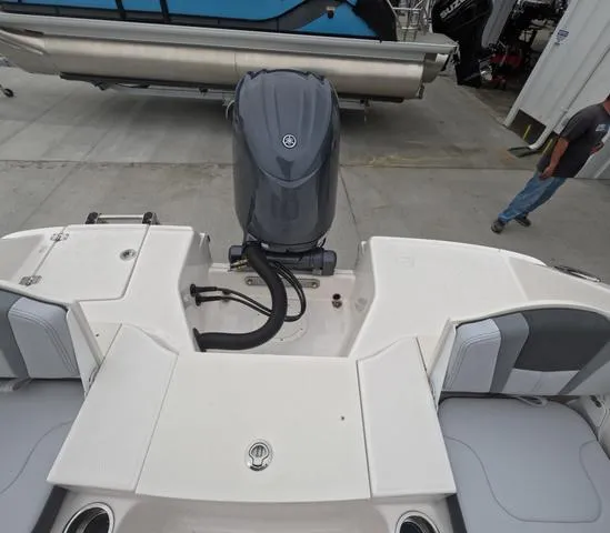 Slide: The Image of Robalo R200 In stock trailer included 2025 - 8