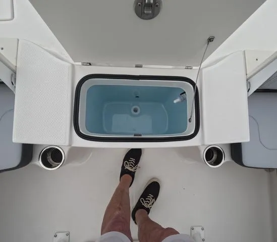 Slide: The Image of Robalo R200 In stock trailer included 2025 - 9