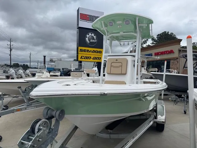 Slide: The Image of Sea Pro 210 DLX W/150HP 2025 - 2