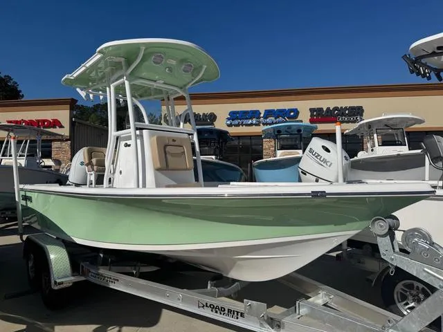 Slide: The Image of Sea Pro 210 DLX W/150HP 2025 - 5