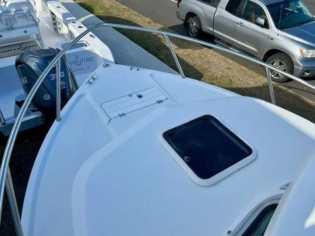 Slide: The Image of Parker 2320 SL Sport Cabin 2020 boat with Yamaha engine, docked near a silver pickup truck. - 11