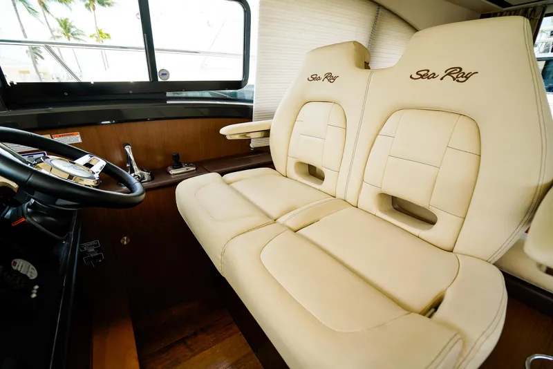 Slide: The Image of Luxurious interior seating of 2016 Sea Ray 400 Fly yacht. - 34