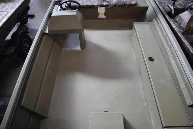 Slide: The Image of Lowe Roughneck 1860 Rambler 2025 - 20