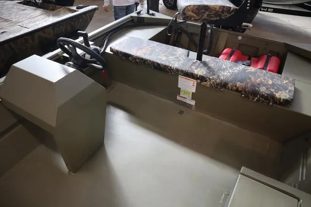 Slide: The Image of Lowe Roughneck 1860 Rambler 2025 - 22