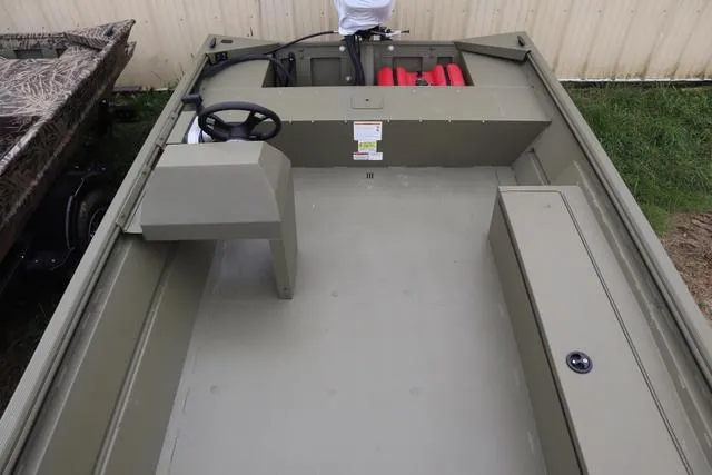 Slide: The Image of Lowe Roughneck 1860 Rambler 2025 - 6