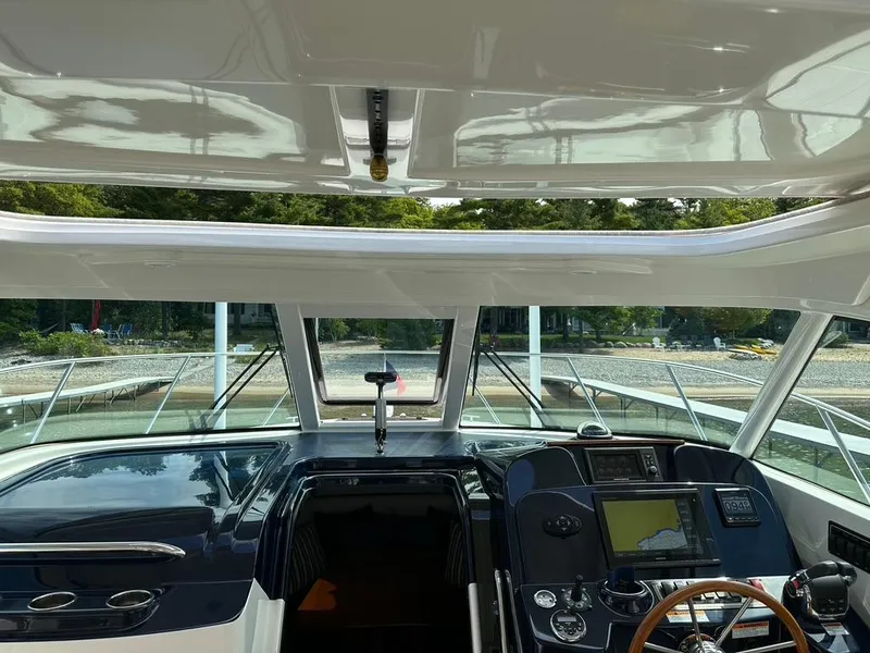 Slide: The Image of TIARA 31' Coronet; Hard top w/sun roof, windshield w/center opening section - 17