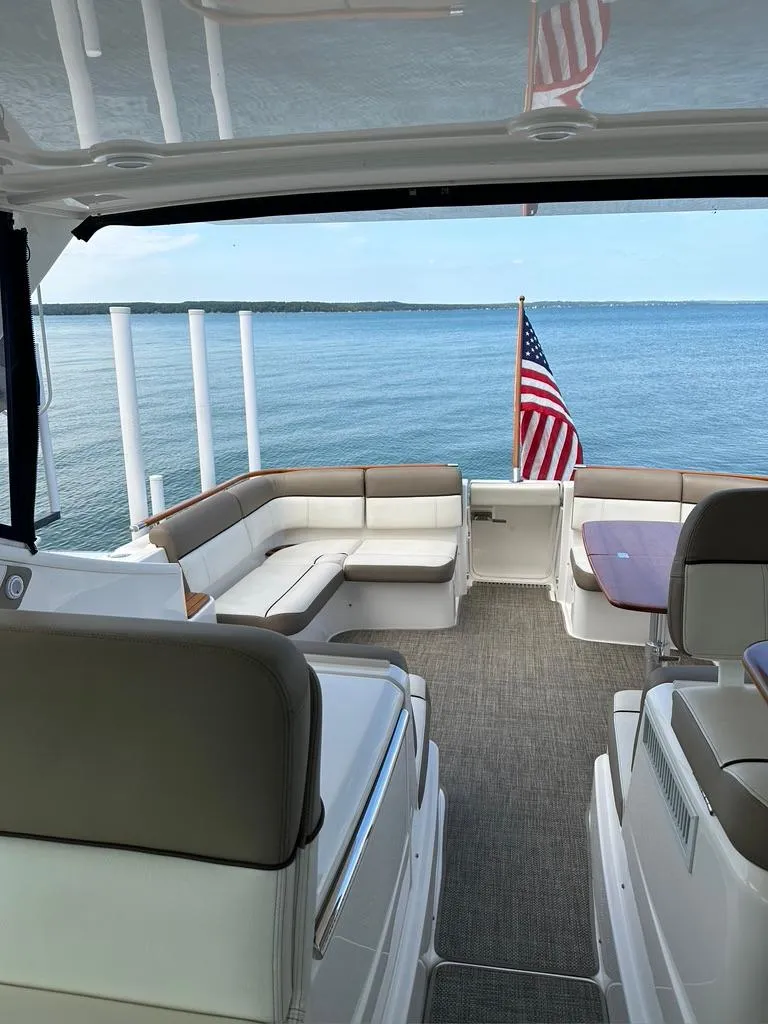 Slide: The Image of TIARA 31' Coronet; Volvo Diesel - 5