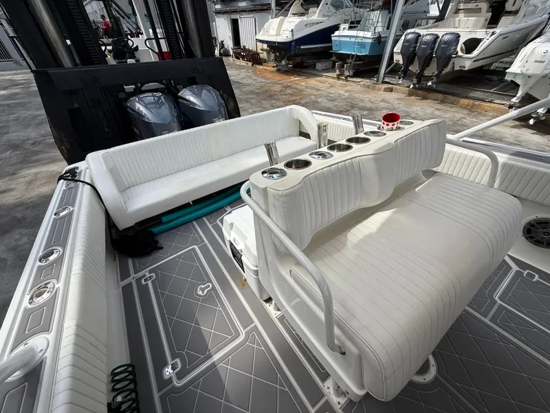 Slide: The Image of Interior of 1999 Intrepid 339 Walkaround boat with Yamaha 300 4-stroke engines. - 13