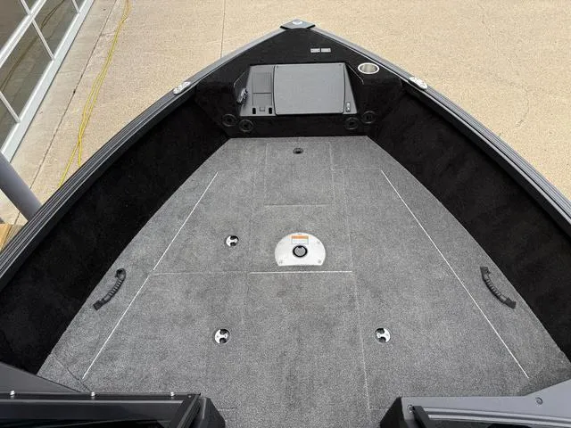 Slide: The Image of Alumacraft Competitor 175X Sport 2025 - 21