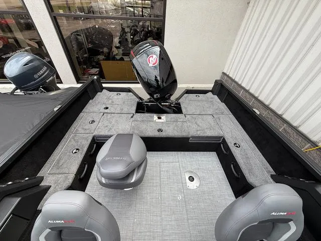 Slide: The Image of Alumacraft Competitor 175X Sport 2025 - 6