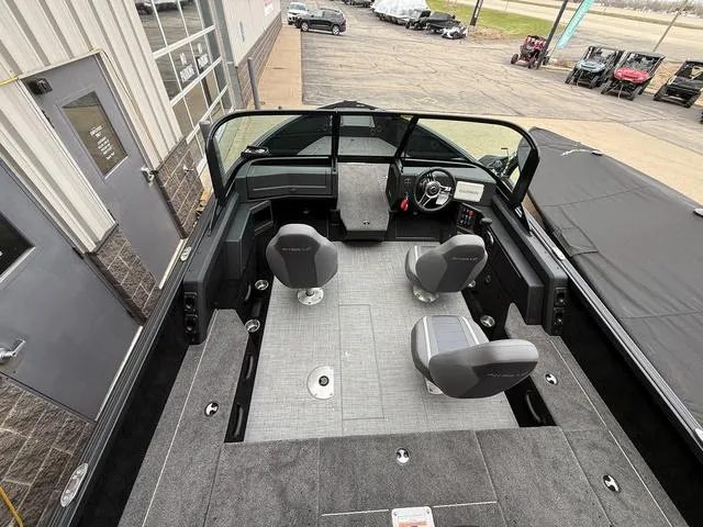 Slide: The Image of Alumacraft Competitor 175X Sport 2025 - 8