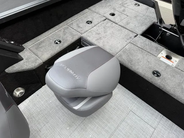 Slide: The Image of Alumacraft Competitor 175X Sport 2025 - 10