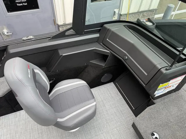 Slide: The Image of Alumacraft Competitor 175X Sport 2025 - 11