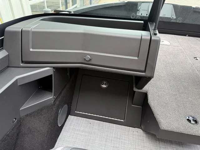 Slide: The Image of Alumacraft Competitor 175X Sport 2025 - 12