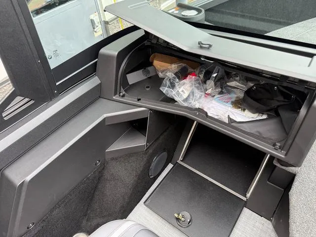 Slide: The Image of Alumacraft Competitor 175X Sport 2025 - 13