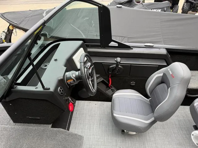 Slide: The Image of Alumacraft Competitor 175X Sport 2025 - 14