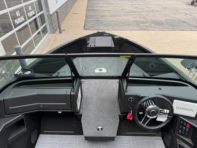 Slide: The Image of Alumacraft Competitor 175X Sport 2025 - 19