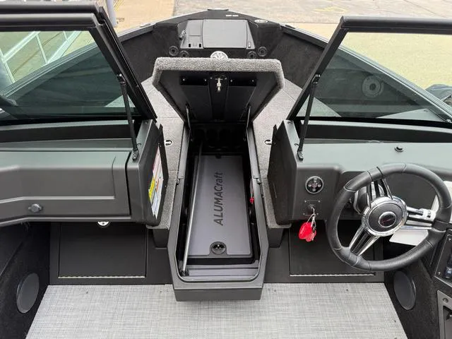 Slide: The Image of Alumacraft Competitor 175X Sport 2025 - 20