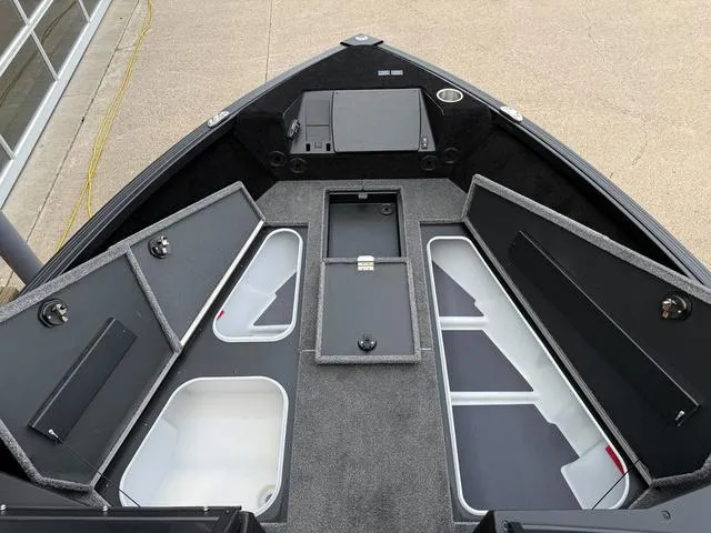 Slide: The Image of Alumacraft Competitor 175X Sport 2025 - 22