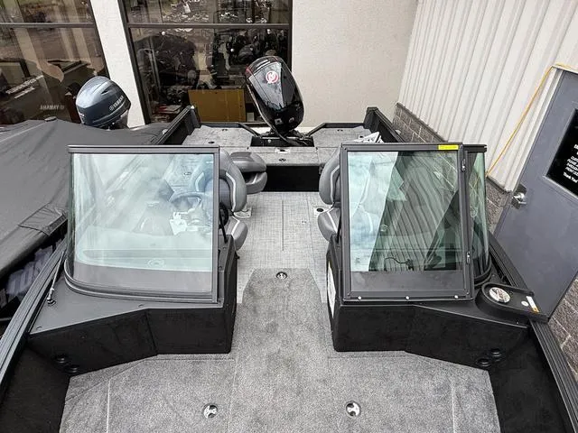 Slide: The Image of Alumacraft Competitor 175X Sport 2025 - 24