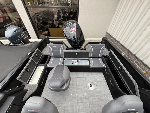 Slide: The Image of Alumacraft Competitor 175X Sport 2025 - 7