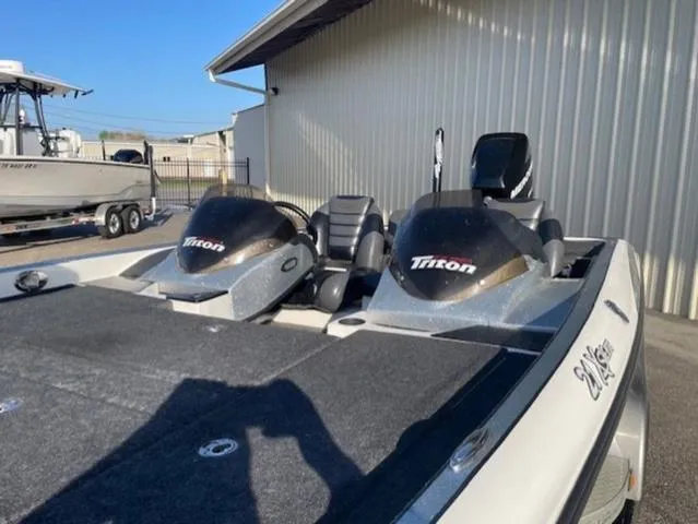 Slide: The Image of Triton 21XS Elite 2011 - 4