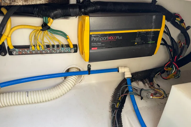Slide: The Image of Electrical system inside a 2015 Chris-Craft Catalina 29 boat, featuring ProSport HD20 Plus charger. - 28