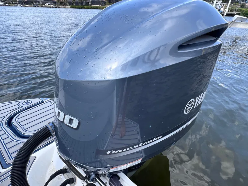 Slide: The Image of 2019 Cobalt 25 SC Yamaha 300 outboard engine on freshwater lake. - 44